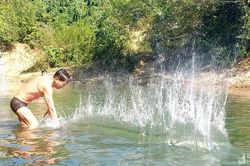 Trong giá lạnh săn cá mát đặc sản trên khe Nậm Quạng