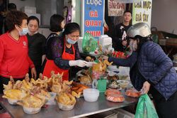 Hà Nội: Chợ truyền thống 30 Tết Nguyên đán Tân Sửu 2021