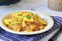 Không cần thịt cao sang, miến xào với thứ này đảm bảo ngon không ngán