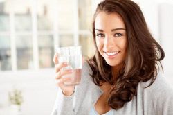 Cân nặng giảm ầm ầm, da trẻ lại 10 tuổi chỉ bằng cách uống nước ấm