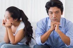 Vợ mua rất nhiều quà để về quê ngoại chúc Tết, thấy vậy tôi hỏi quà quê nội thì nhận được câu trả lời sốc óc