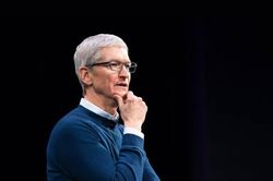 Đố bạn biết Tim Cook kiếm được bao nhiêu tiền trong năm 2020?
