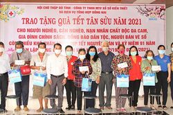Hơn 128 ngàn phần quà Tết được trao cho hộ nghèo, hộ cận nghèo, hộ có hoàn cảnh khó khăn