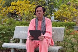 Hoài Linh làm thơ chúc Tết khán giả