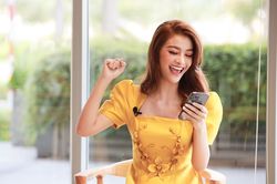 Á hậu Kiều Loan rap 'Một cú lừa' mừng năm mới