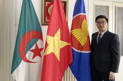 Cán bộ ngoại giao trẻ giữa 'tâm bão' Covid-19