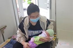 Tết khác lạ của người vợ có chồng và con gái 21 ngày tuổi cùng mắc Covid-19