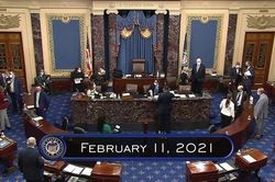 Các nghị sĩ Mỹ tỏ rõ mệt mỏi trong phiên xử ông Trump