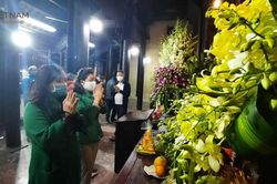 Người dân Thủ đô nghiêm túc phòng dịch khi vui chơi giao thừa