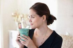 Lợi ích khi uống nước ấm buổi sáng có thể bạn chưa biết
