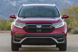 Honda CR-V bỏ xa Mazda CX-5 về doanh số