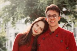 Hương Giang e ấp diện đồ đôi cùng Matt Liu sáng mùng 1: Đón tết xa nhà nhưng chỉ cần có nhau là ấm áp!
