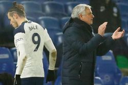 Jose Mourinho ngán ngẩm với Gareth Bale