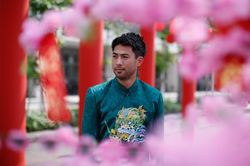 Lee Nguyễn lần đầu diện áo dài đón Tết tại Việt Nam