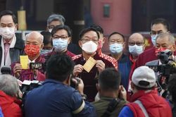 Quẻ bói năm Tân Sửu sóng gió cho quan chức Hong Kong?