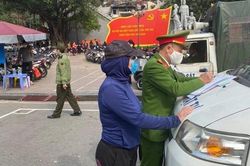 Mùng 2 Tết, Hà Nội xử phạt nhiều bãi trông giữ xe vi phạm khu vực hồ Hoàn Kiếm