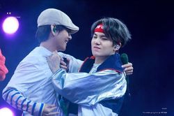 5 lần Suga (BTS) đáp trả 'cực gắt' trước trò đùa của bạn bè