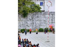 Vui hội Còn xuân