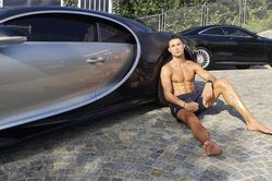 Ronaldo tậu siêu xe cực hiếm, chỉ có 10 chiếc trên thế giới