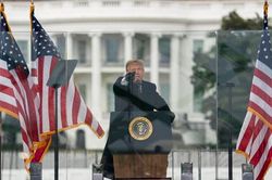Thượng viện Mỹ tha bổng ông Donald Trump
