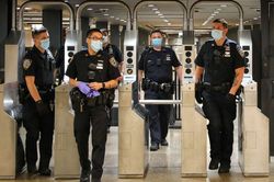 Mỹ triển khai 500 cảnh sát sau vụ tấn công bằng dao ở New York
