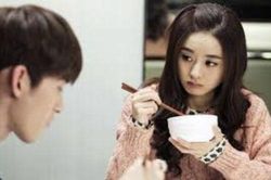 Đi Tết, chồng thản nhiên giới thiệu vợ là ''osin'', nhưng câu chuyện anh chia sẻ phía sau khiến ai nấy cảm động
