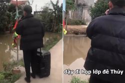 Sợ bạn không đến, nam thanh niên dùng hẳn loa kẹo kéo để thông báo họp lớp khiến dân mạng 'cười ngất'
