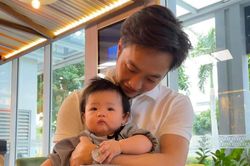 Cường Đô La lần đầu chia sẻ ảnh cận mặt con gái, ngọt ngào mừng Valentine với Đàm Thu Trang