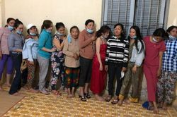 Triệt phá thành công sới bạc ngày Tết của các quý bà trong nhà hoang