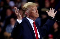 Trump 'trắng án', nhưng một ủy ban độc lập có thể được thành lập để điều tra ông