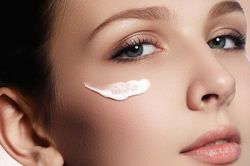 Những gợi ý hay giúp vùng da mắt, môi không còn mệt mỏi