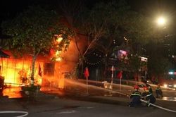 Giải cứu 6 người trong đám cháy rạng sáng mùng 4 Tết