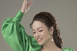 Nhật Kim Anh tung 4 bộ ảnh Tết, tiết lộ lý do thường đóng thiếu nữ đôi mươi