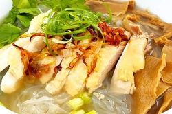 Để cân nặng không tăng vùn vụt sau Tết, ăn miến là lựa chọn hoàn hảo: Nấu nhanh, tận dụng được cả thịt gà và canh măng có sẵn!