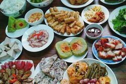 Ăn quá nhiều trong ngày Tết, điều gì xảy ra với cơ thể?