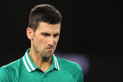 Djokovic vào bán kết Australian Open