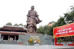 Các di tích Hà Nội 'cửa đóng then cài' trong ngày đầu thực hiện chỉ thị của thành phố