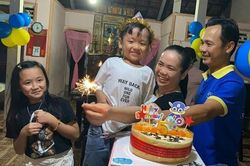 Nụ cười trong trẻo của những em bé thoát 'án tử'