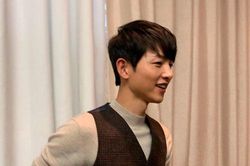 Song Joong Ki tự tin khoe ảnh chưa chỉnh sửa, nào ngờ đâu lộ ngay nhan sắc thật