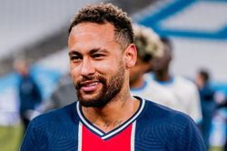 Neymar xóa bài đăng chê trọng tài