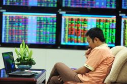 Chứng khoán tuần 17 -19/2: Nhà đầu tư thận trọng, giao dịch giằng co