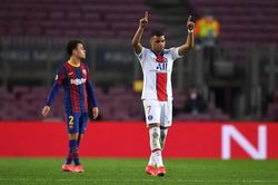 Mbappe lập hat-trick, PSG vùi dập Barca