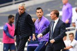 Solskjaer chờ MU 'thưởng', sốc tiền bồi thường Mourinho