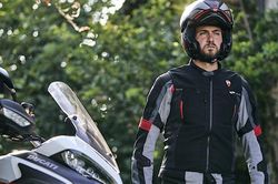 Áo khoác thông minh cho dân chơi xe Ducati