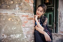 MC Phí Linh khoe eo thon gái một con