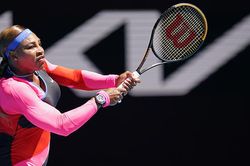 Serena Williams thua trắng Naomi Osaka tại Bán kết Úc Mở rộng 2021