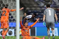 Vòng 1/8 Champions League: Ronaldo nhạt nhòa, Juventus lại thua