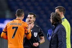 Juventus bại trận, Ronaldo hùng hổ quát tháo trọng tài