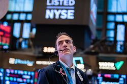 Mối lo lạm phát kéo S&P 500 và Nasdaq giảm điểm