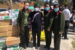 Người Đà Lạt góp gần ngàn thùng sữa, mì cho ông Đoàn Ngọc Hải tặng trẻ em nghèo
